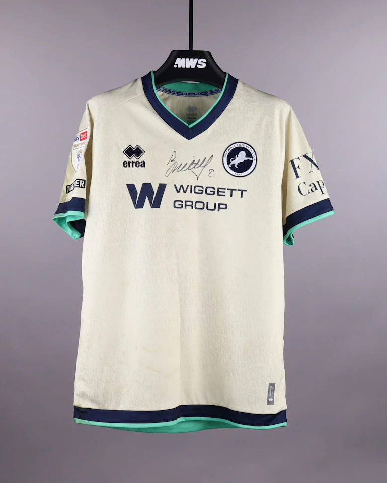 来自Millwall的Billy Mitchell球衣