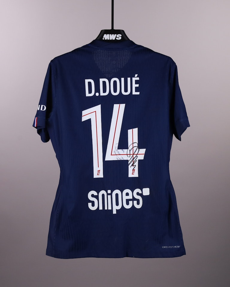 Désiré Doué Paris Saint-Germain のシャツ