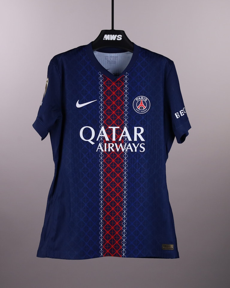 Désiré Doué Paris Saint-Germain のシャツ