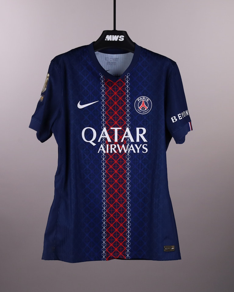 João Neves Paris Saint-Germain のシャツ