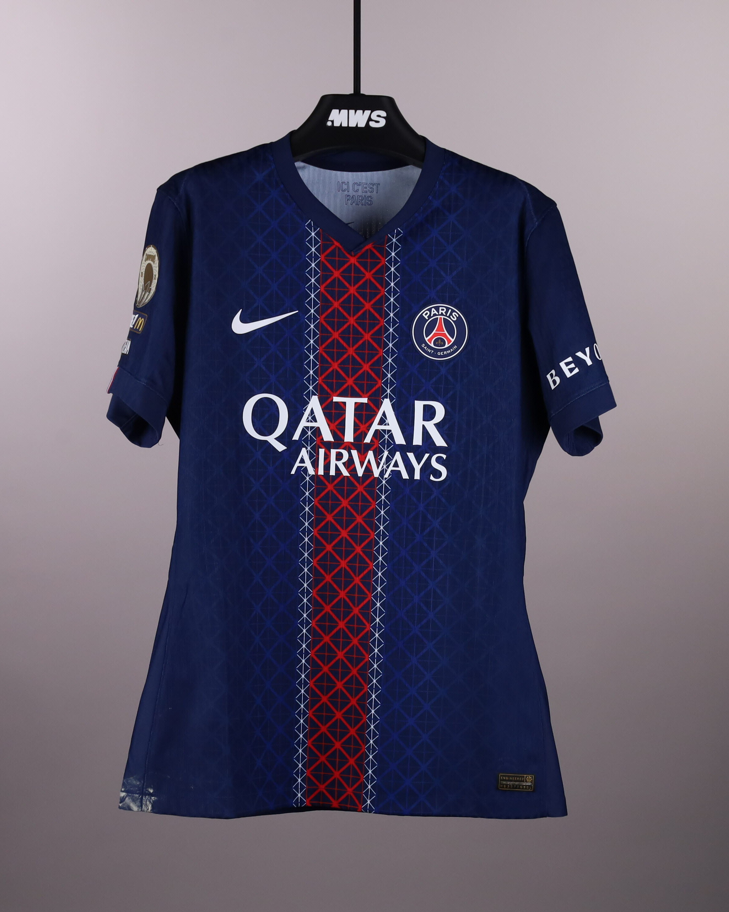 Bradley Barcola Paris Saint-Germain shirt