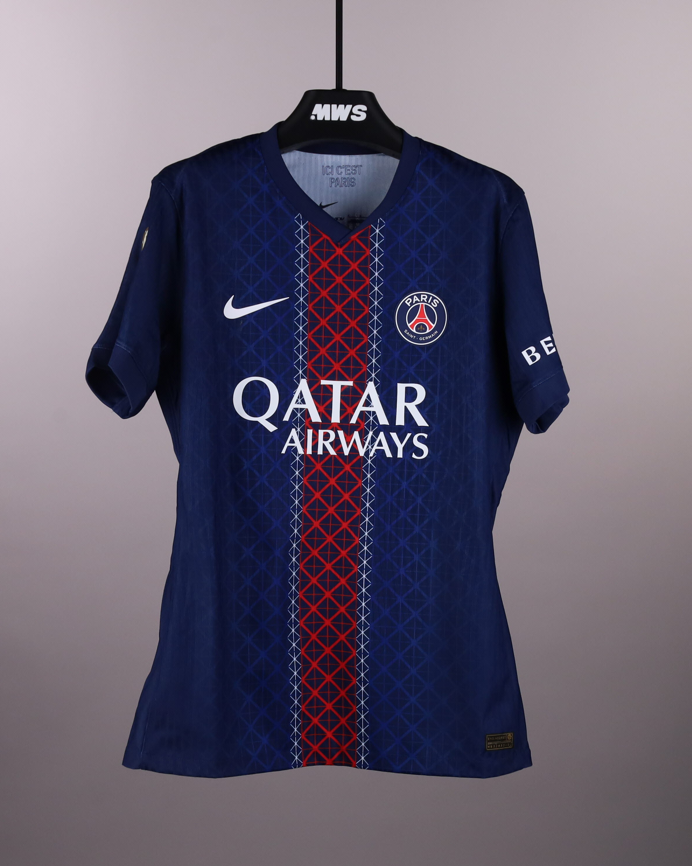 Lucas Hernández Paris Saint-Germain shirt