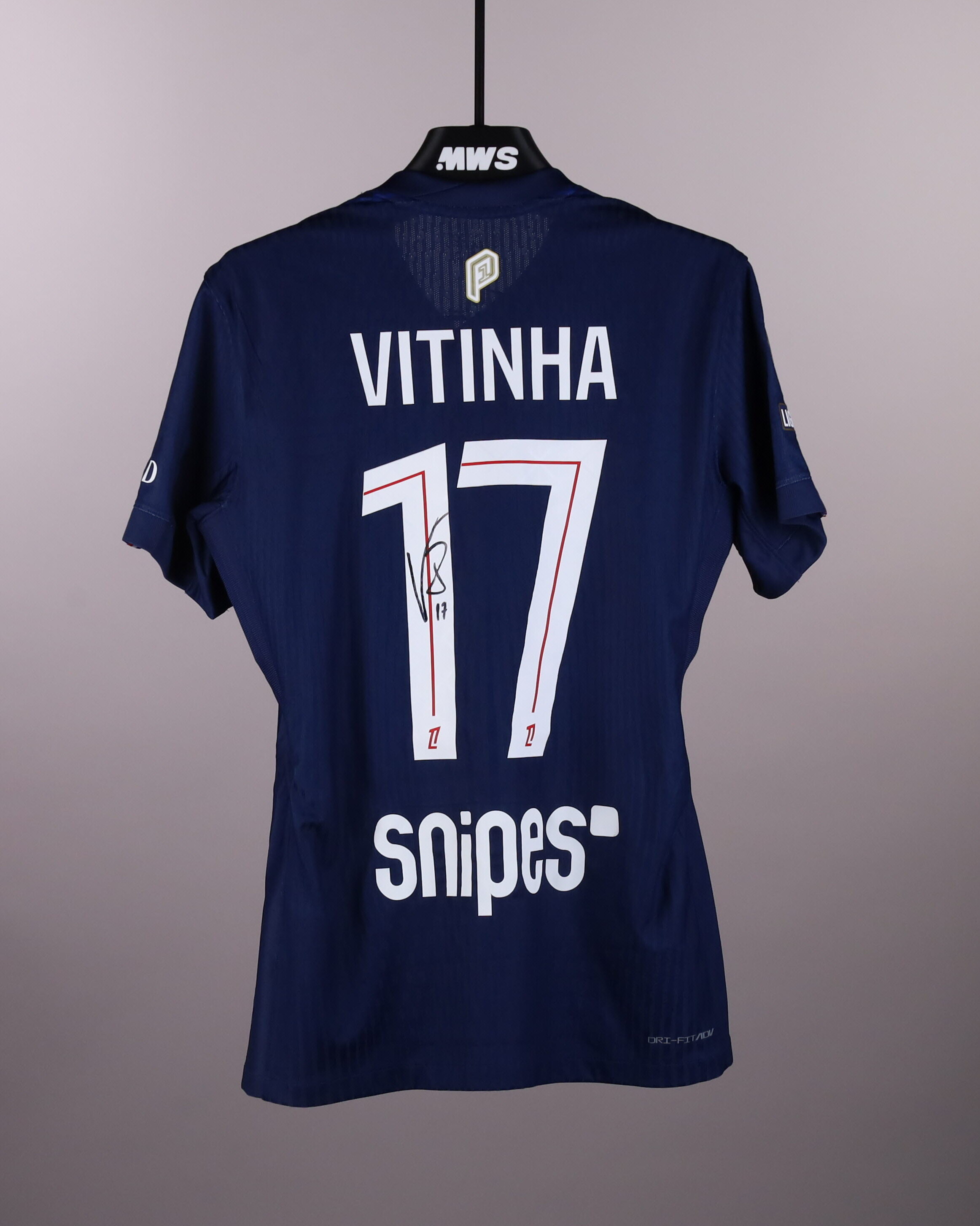 Vitinha Paris Saint-Germain shirt