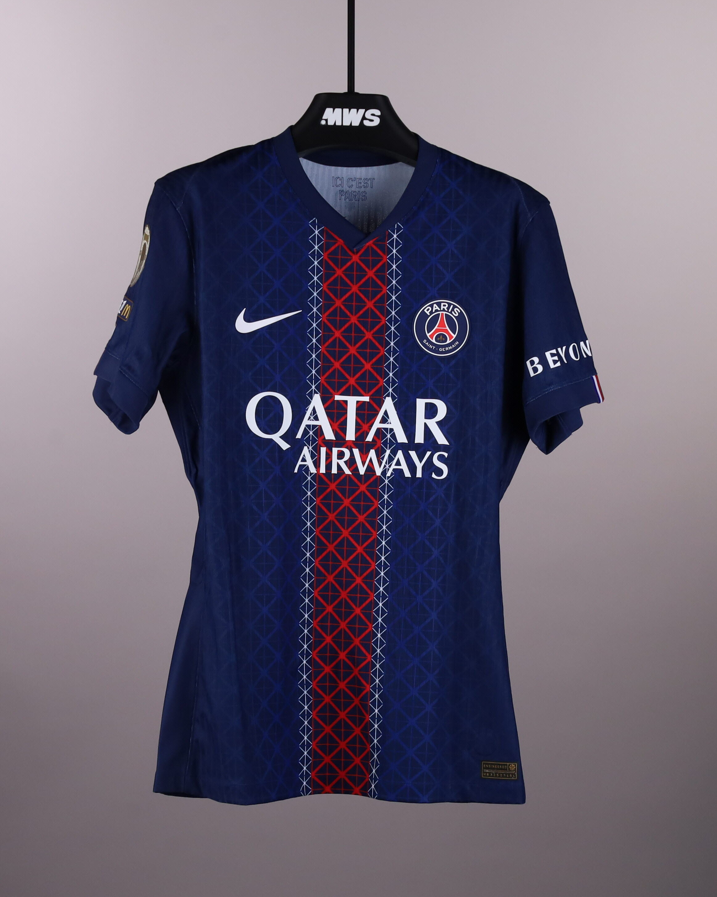 Vitinha Paris Saint-Germain shirt