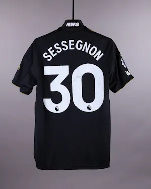 来自Fulham的Ryan Sessegnon球衣