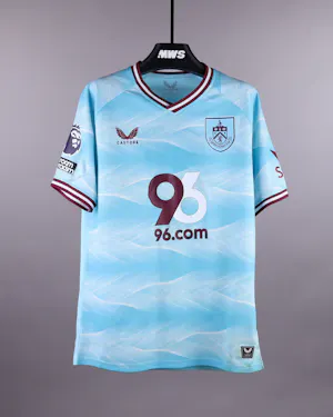 来自Burnley的Maxime Esteve球衣