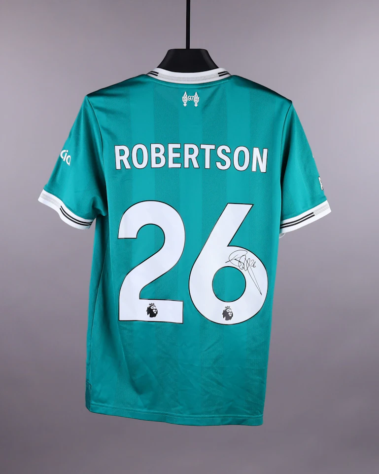 来自Liverpool的Andrew Robertson球衣
