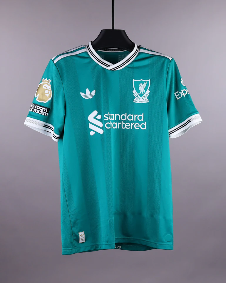 来自Liverpool的Andrew Robertson球衣
