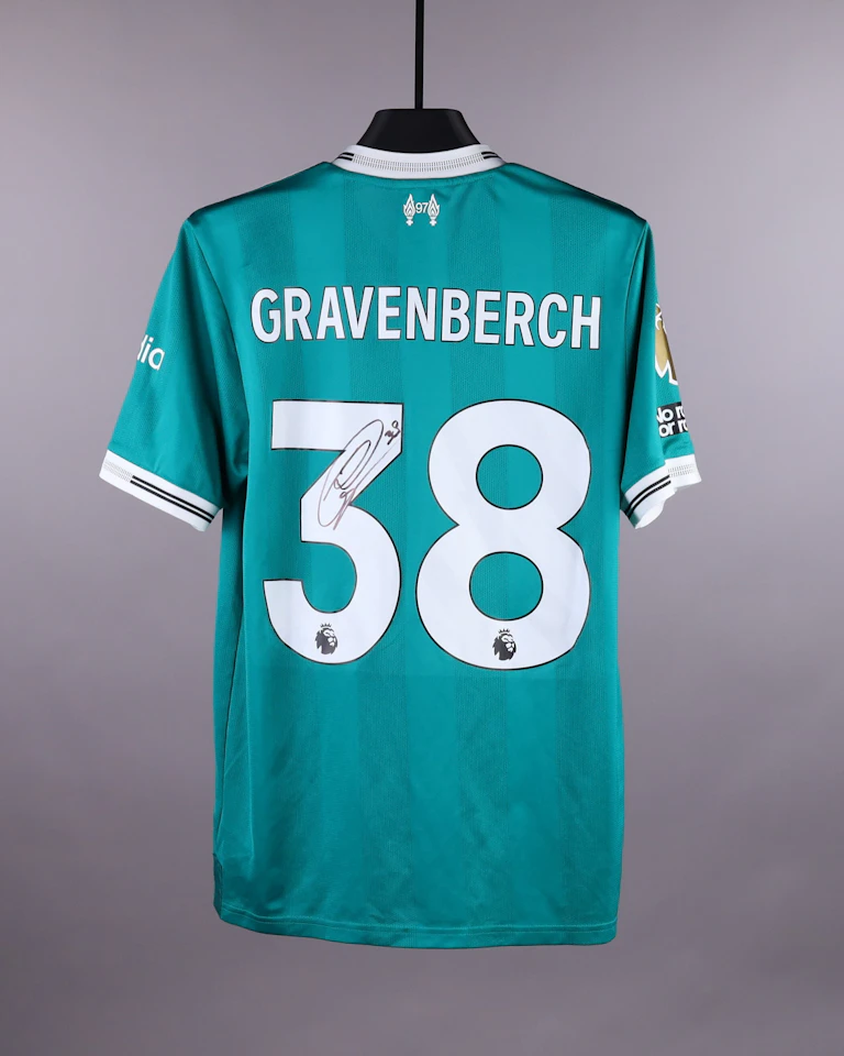 来自Liverpool的Ryan Gravenberch球衣