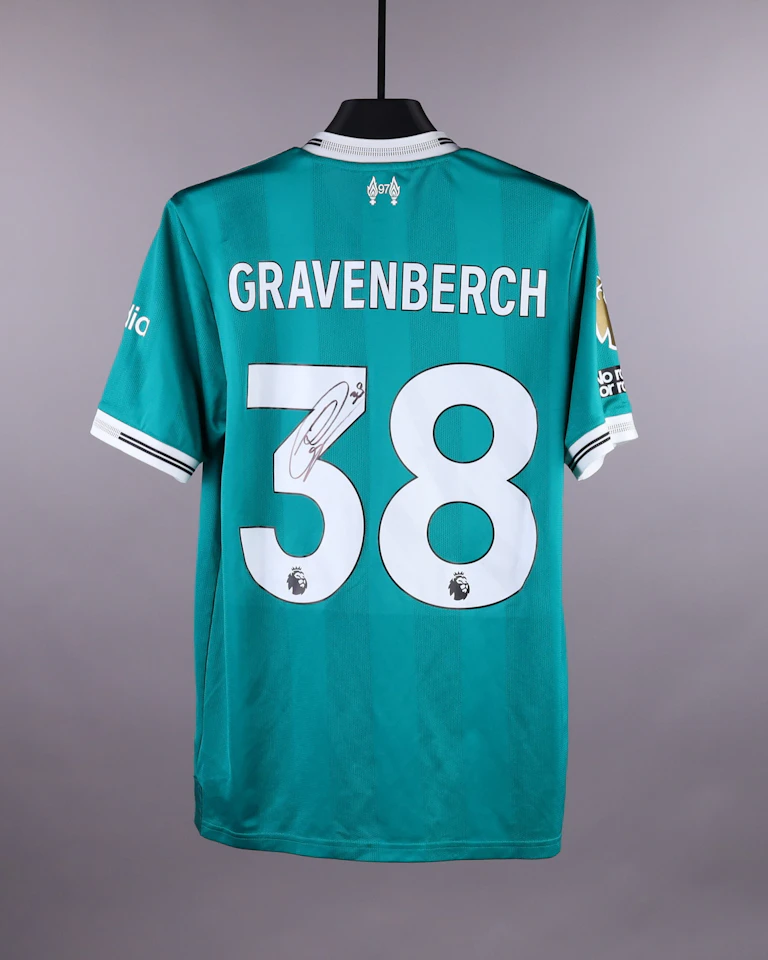 来自Liverpool的Ryan Gravenberch球衣