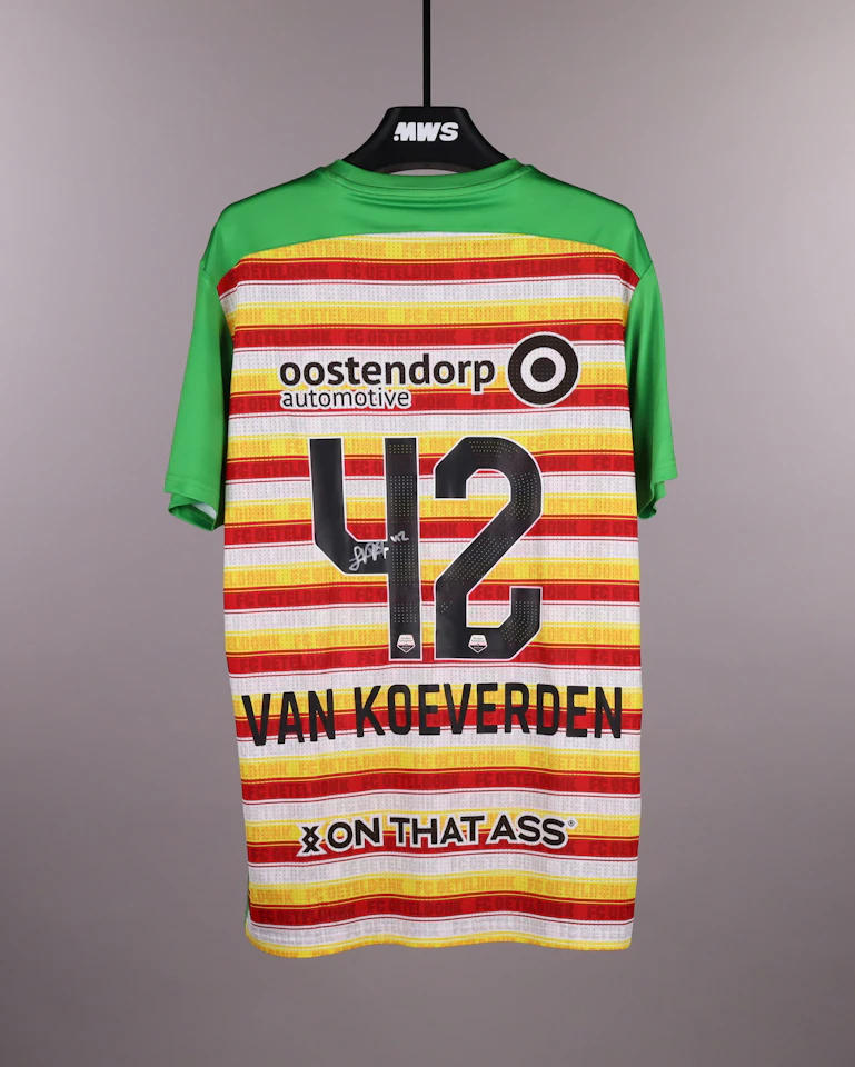 来自FC Den Bosch的Luc van Koeverden球衣