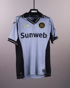 来自RSC Anderlecht的Enric Llansana球衣