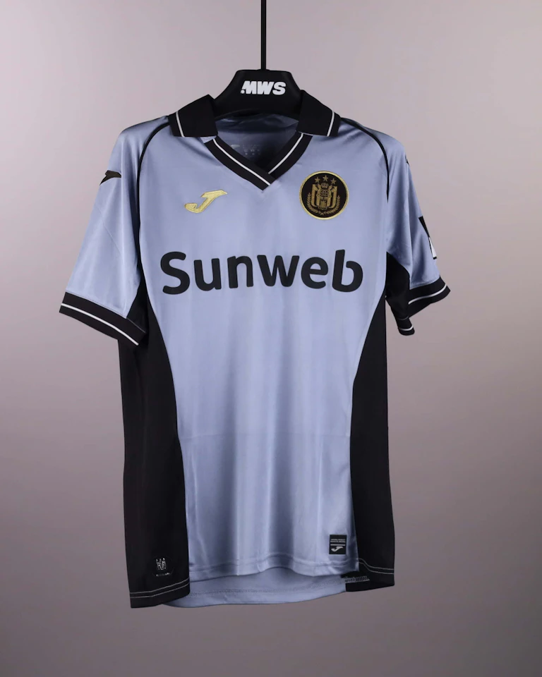 来自RSC Anderlecht的Enric Llansana球衣