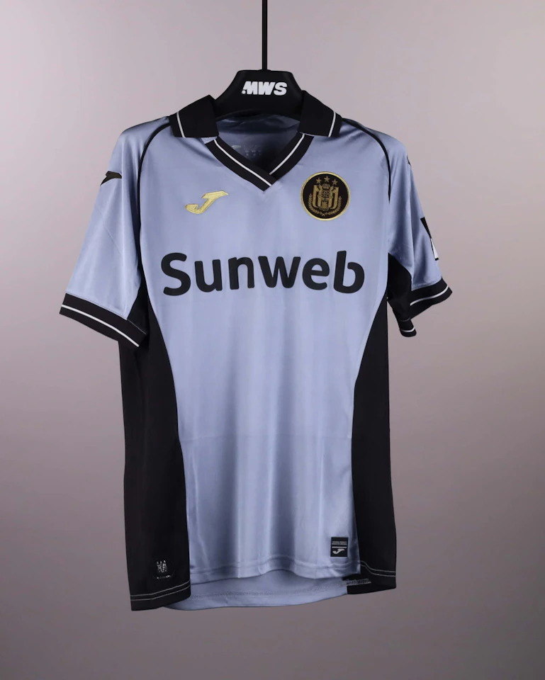 来自RSC Anderlecht的Enric Llansana球衣