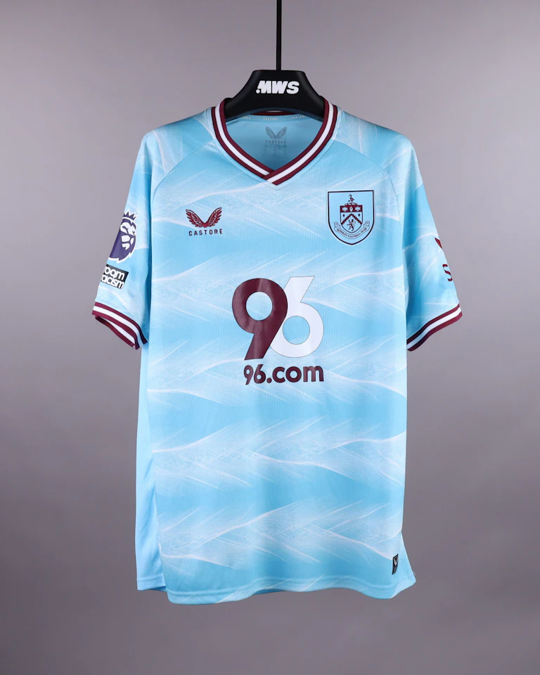 来自Burnley的Lesley Ugochukwu球衣