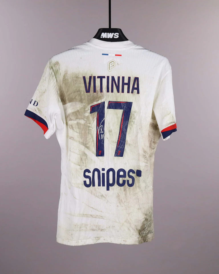 Vitinha Paris Saint-Germain shirt
