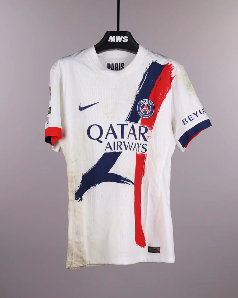 Vitinha Paris Saint-Germain shirt