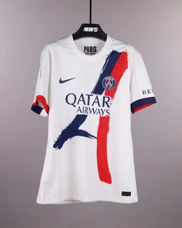 Willian Pacho Paris Saint-Germain jersey