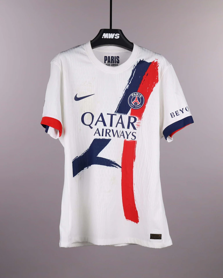 来自Paris Saint-Germain的Illia Zabarnyi球衣