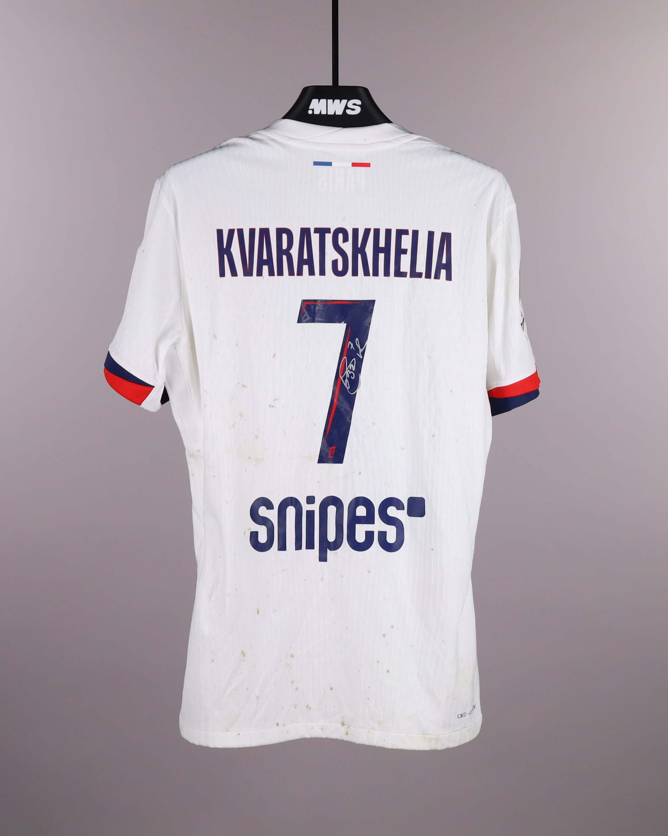Khvicha Kvaratskhelia Paris Saint-Germain shirt