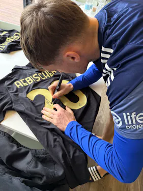 来自Pisa SC的Michel Aebischer球衣