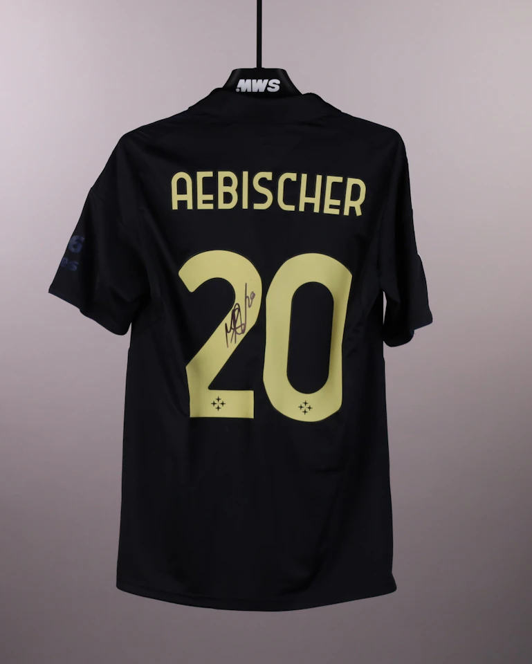 来自Pisa SC的Michel Aebischer球衣