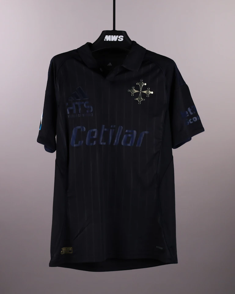 来自Pisa SC的Michel Aebischer球衣