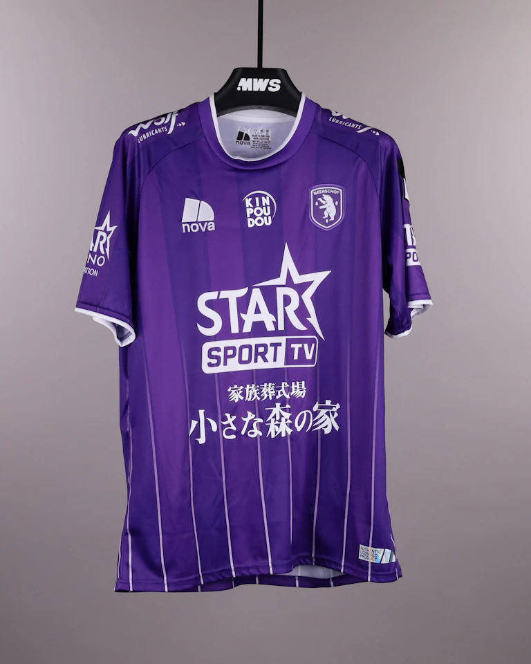 来自K. Beerschot V.A.的Ryan Sanusi球衣