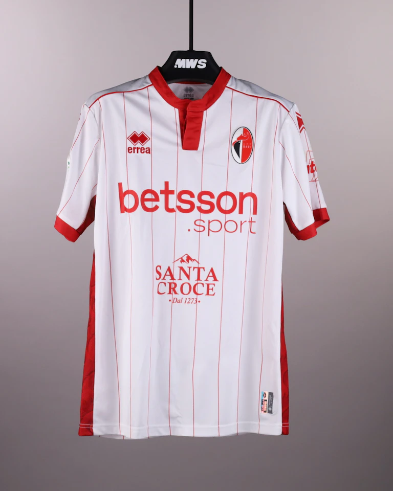 来自S.S.C. Bari的Emile Dorval球衣