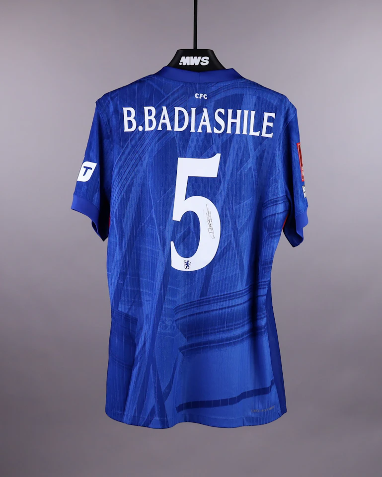 来自Chelsea的Benoît Badiashile 球衣