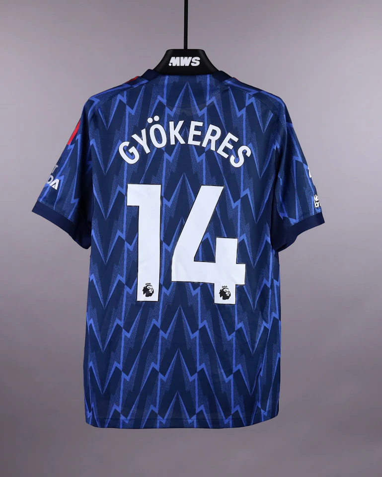 Viktor Gyökeres Arsenal shirt