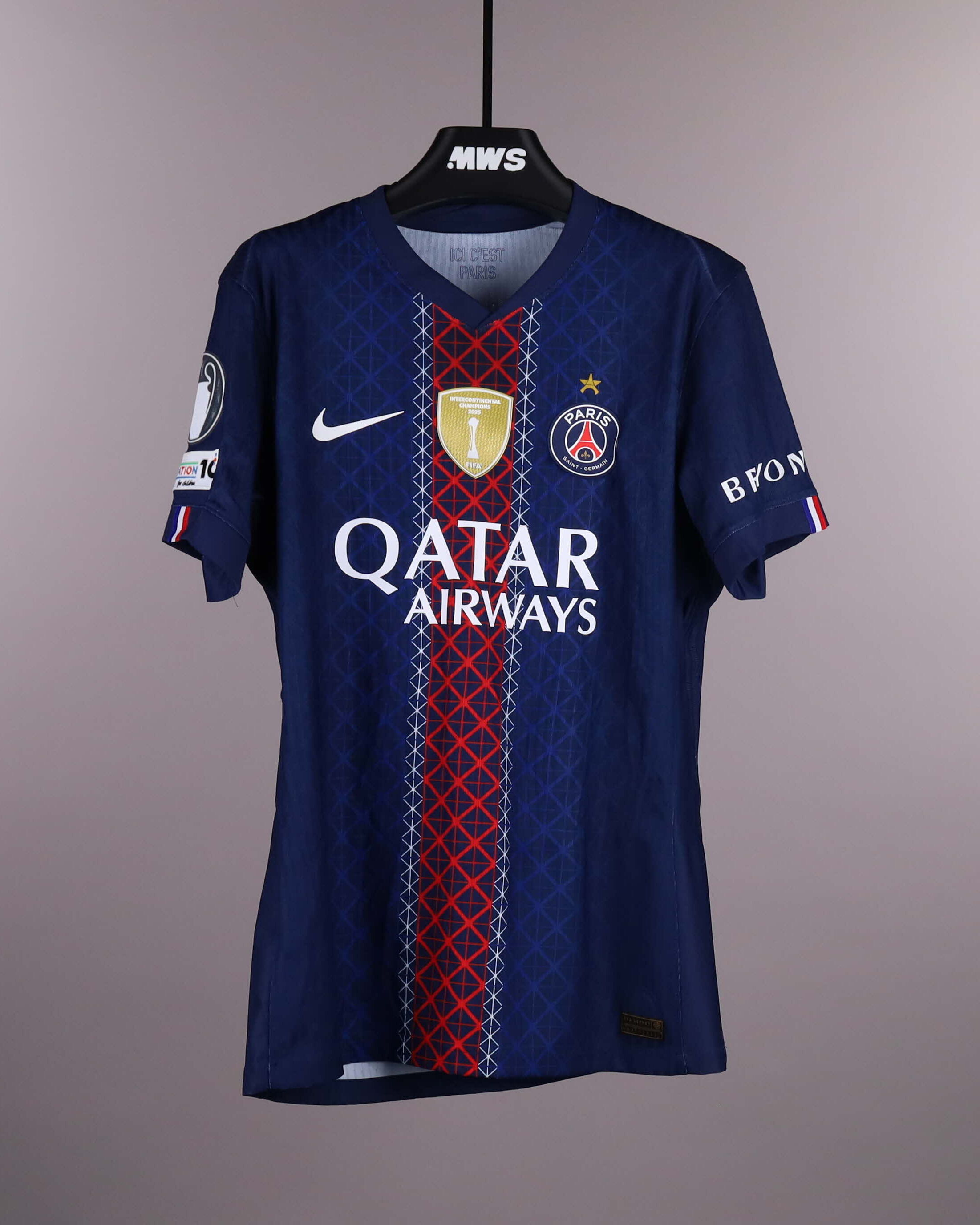 Achraf Hakimi Paris Saint-Germain shirt