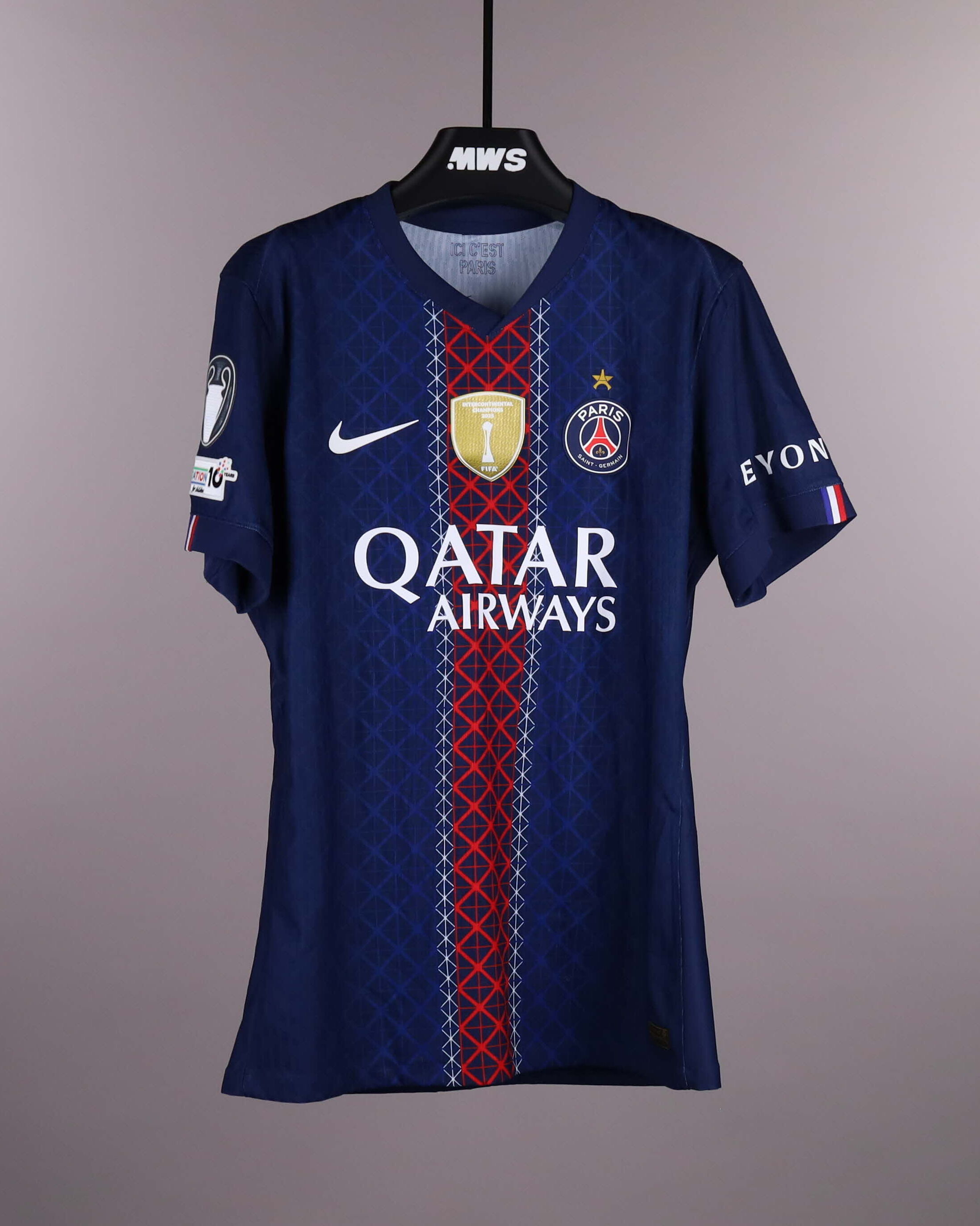 Bradley Barcola Paris Saint-Germain shirt