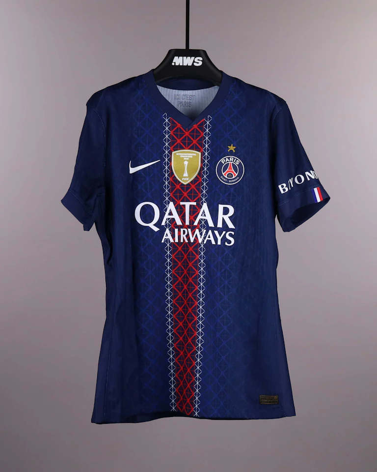 Lucas Hernández Paris Saint-Germain shirt