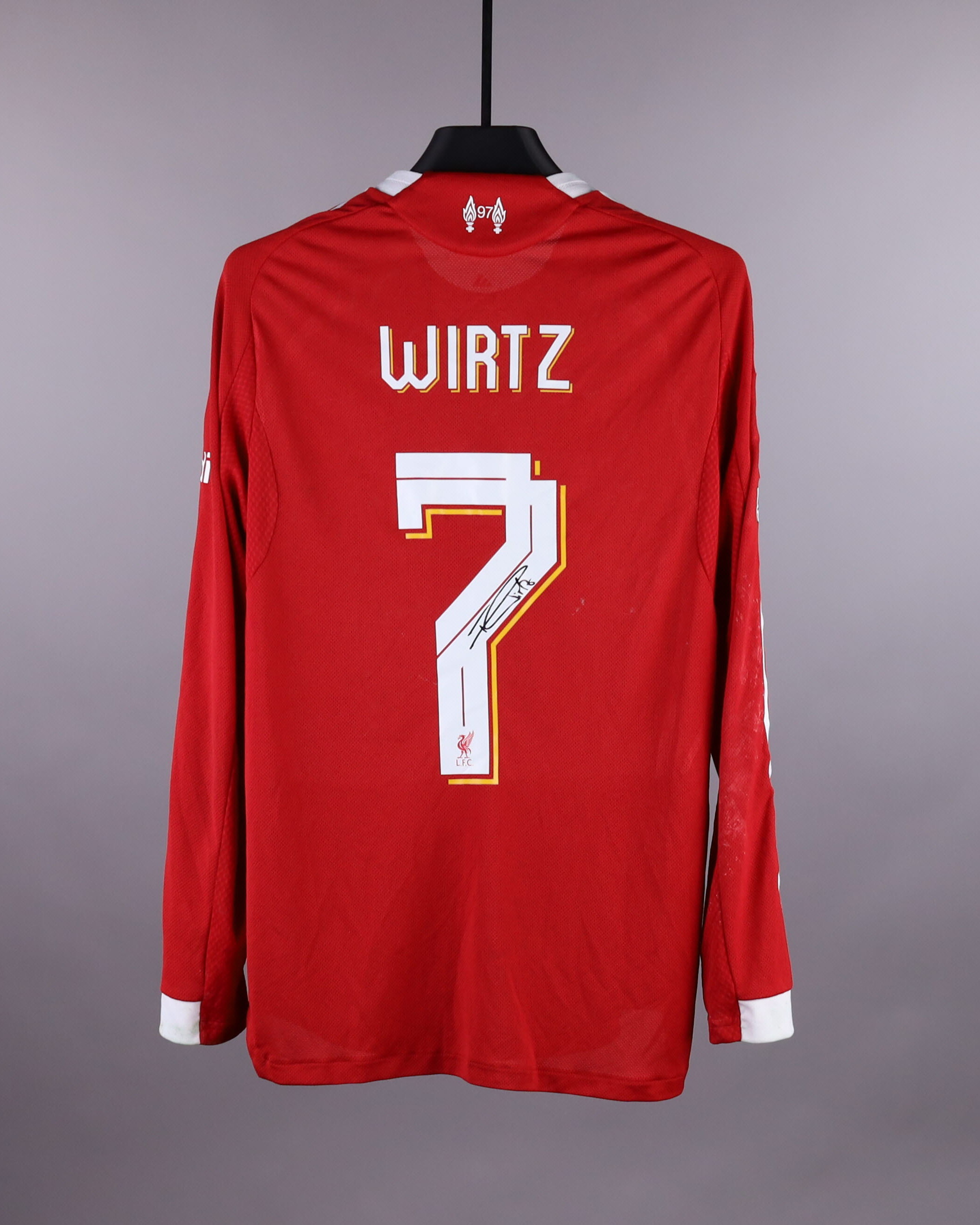 Encontre Camisola de futebol autografado(a) autêntico(a) de