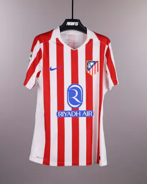 Robin Le Normand Atlético de Madrid camisa.