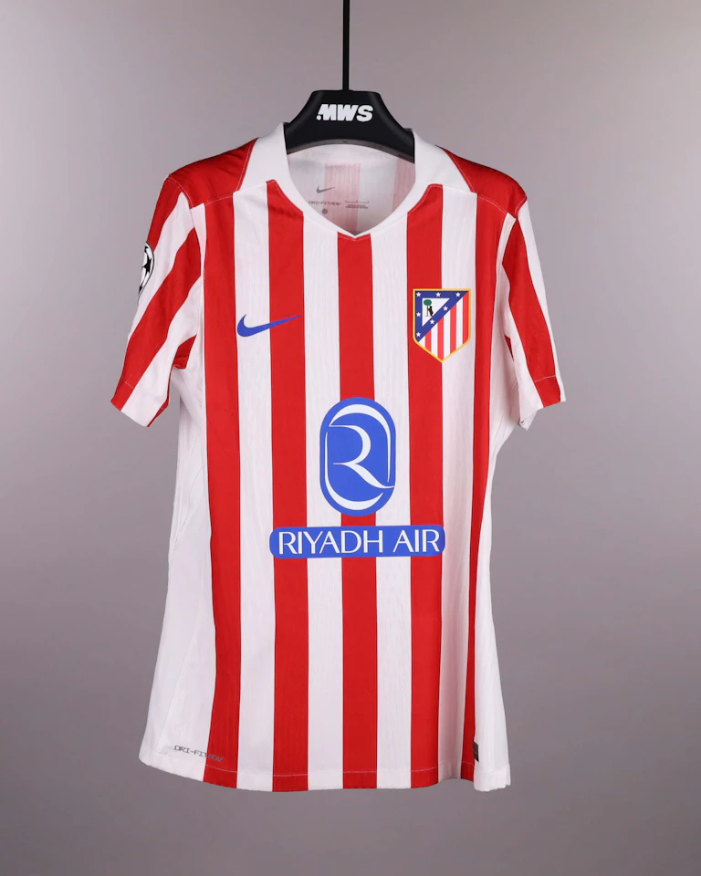 Robin Le Normand Atlético de Madrid camisa.