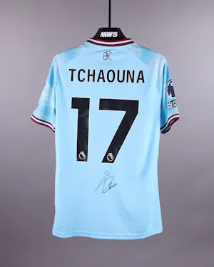 来自Burnley的Loum Tchaouna球衣