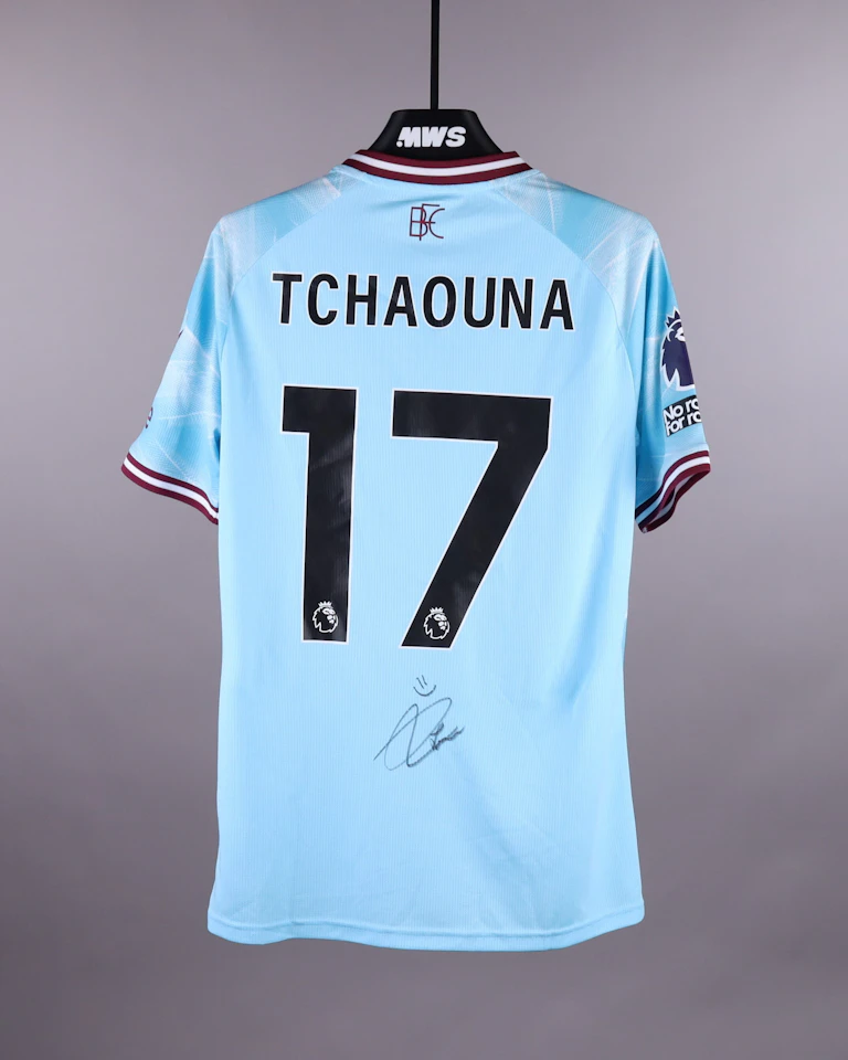 来自Burnley的Loum Tchaouna球衣