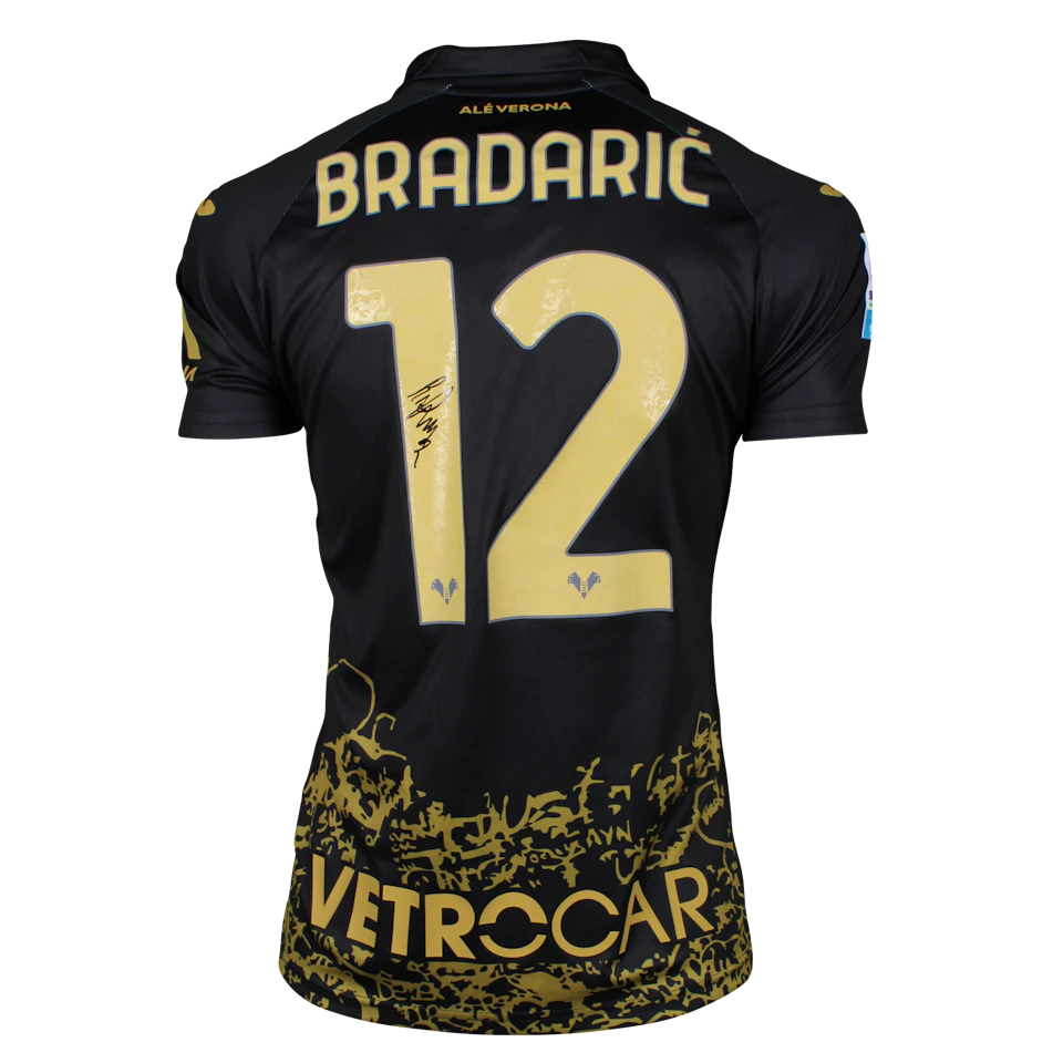 来自Hellas Verona FC的Domagoj Bradarić球衣