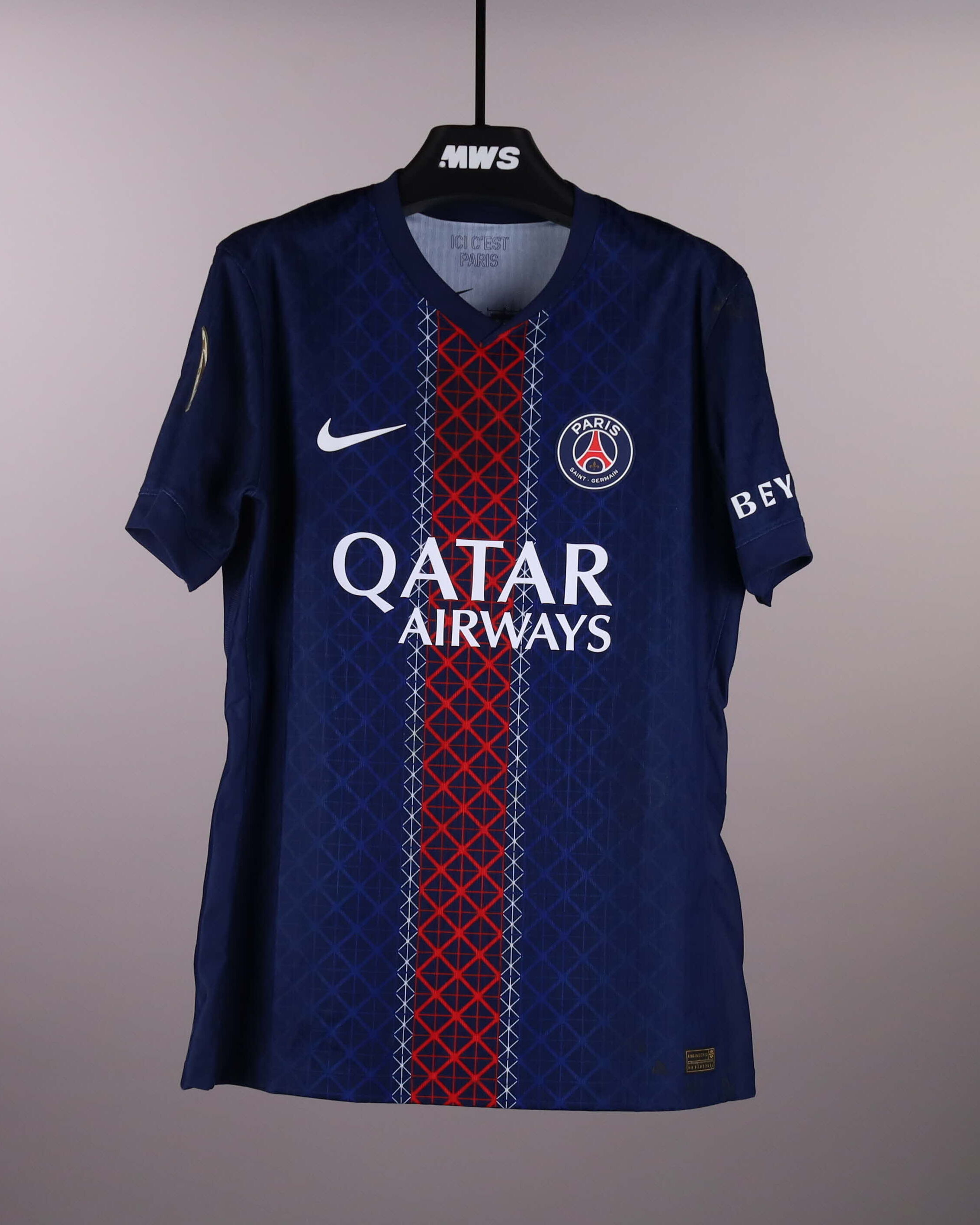 Achraf Hakimi Paris Saint-Germain shirt