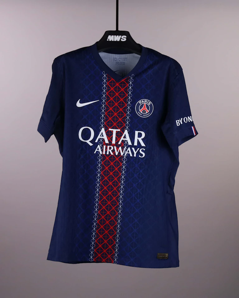 Bradley Barcola Paris Saint-Germain shirt