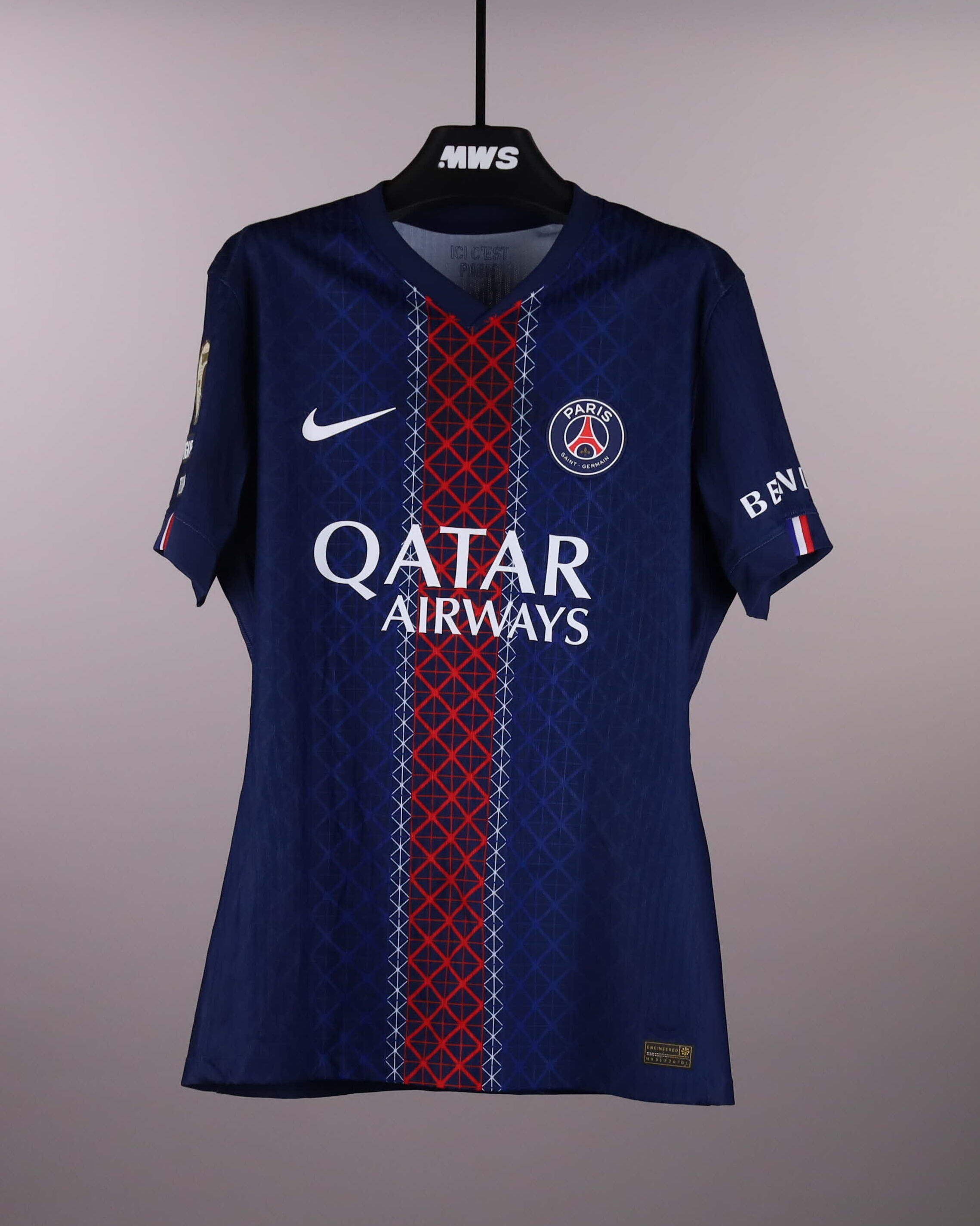 Lucas Hernández Paris Saint-Germain shirt