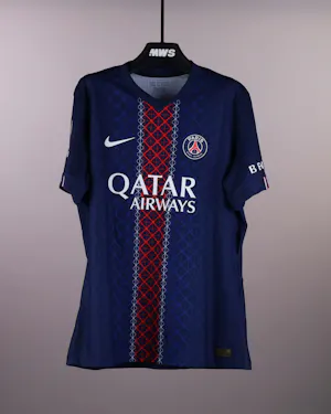 来自Paris Saint-Germain的Illia Zabarnyi球衣
