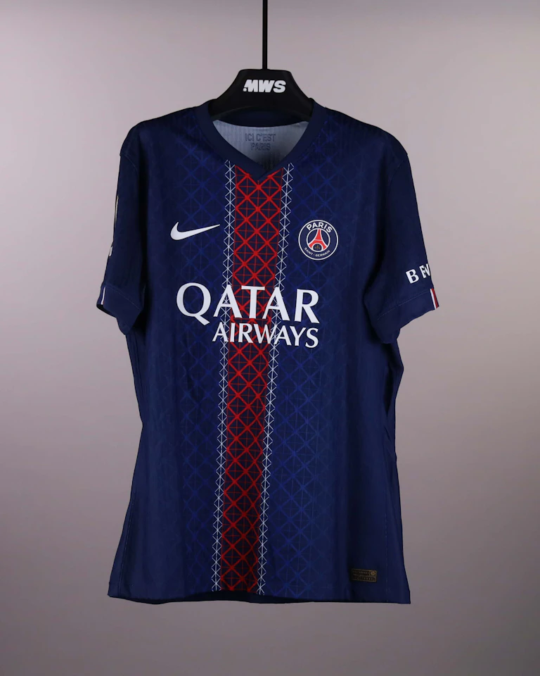 来自Paris Saint-Germain的Illia Zabarnyi球衣