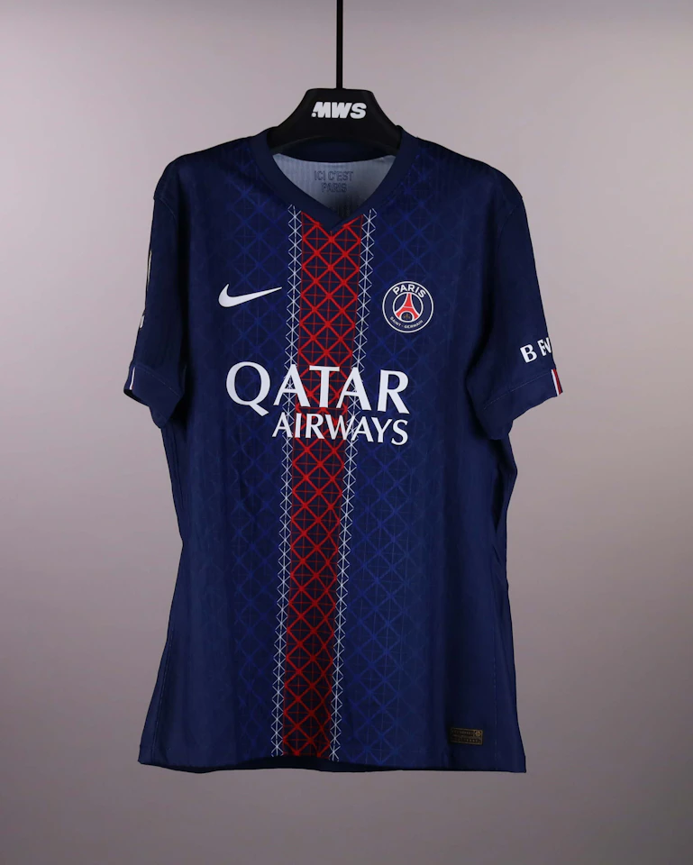 来自Paris Saint-Germain的Illia Zabarnyi球衣