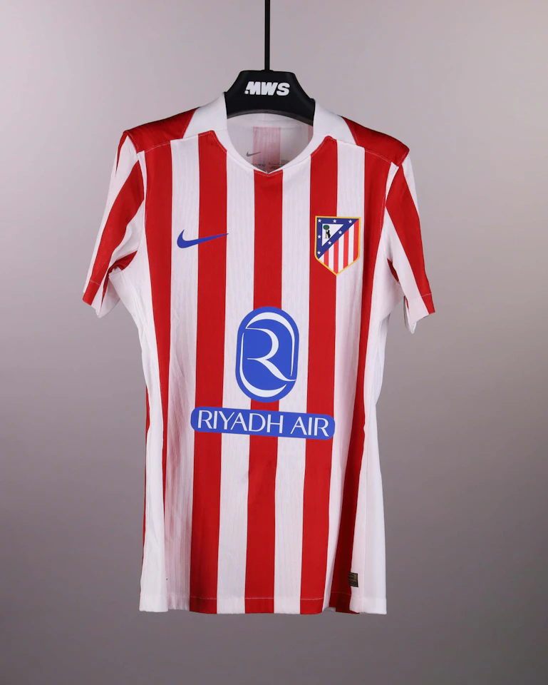 来自Atlético de Madrid的Giuliano Simeone球衣