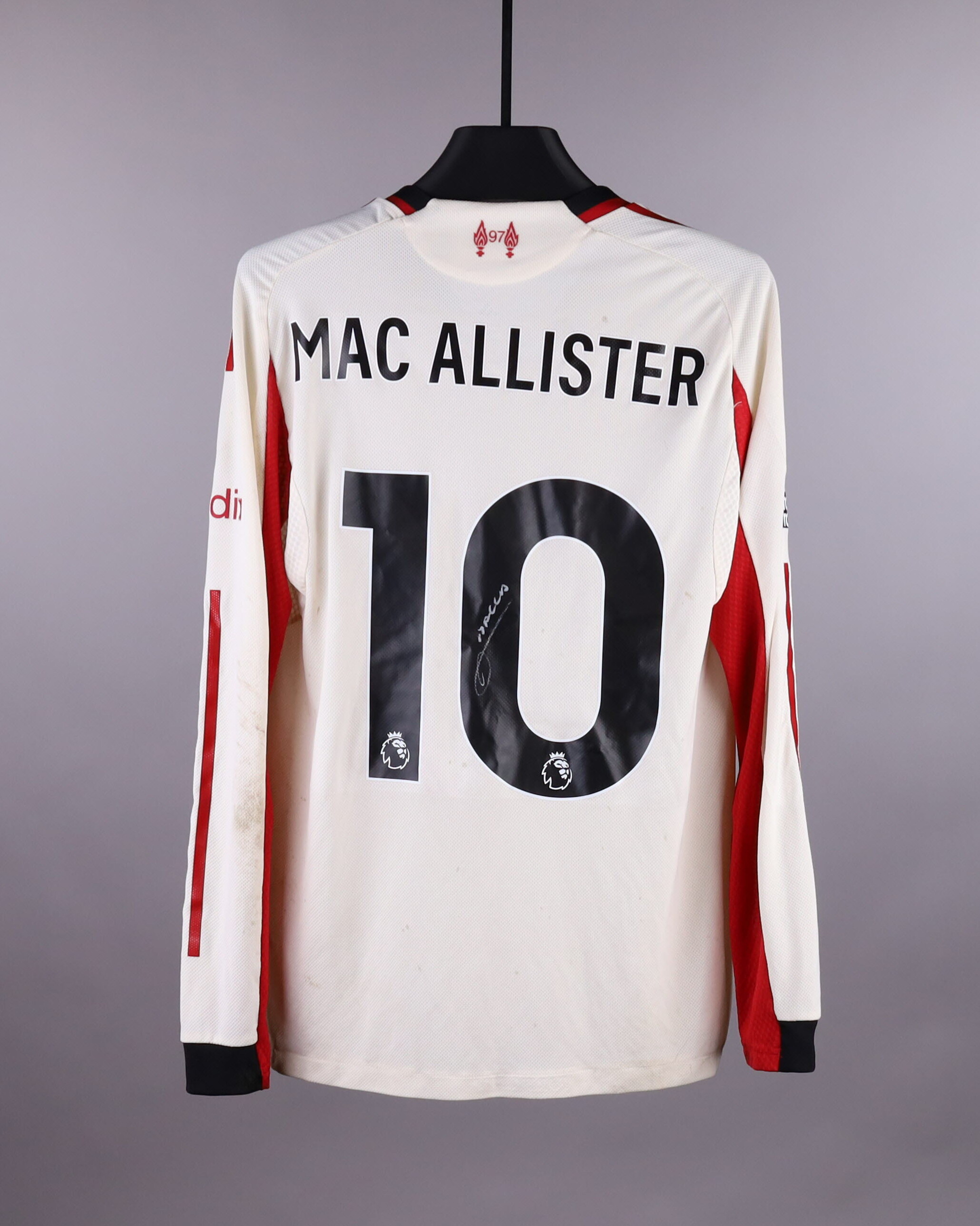来自Liverpool的Alexis Mac Allister球衣