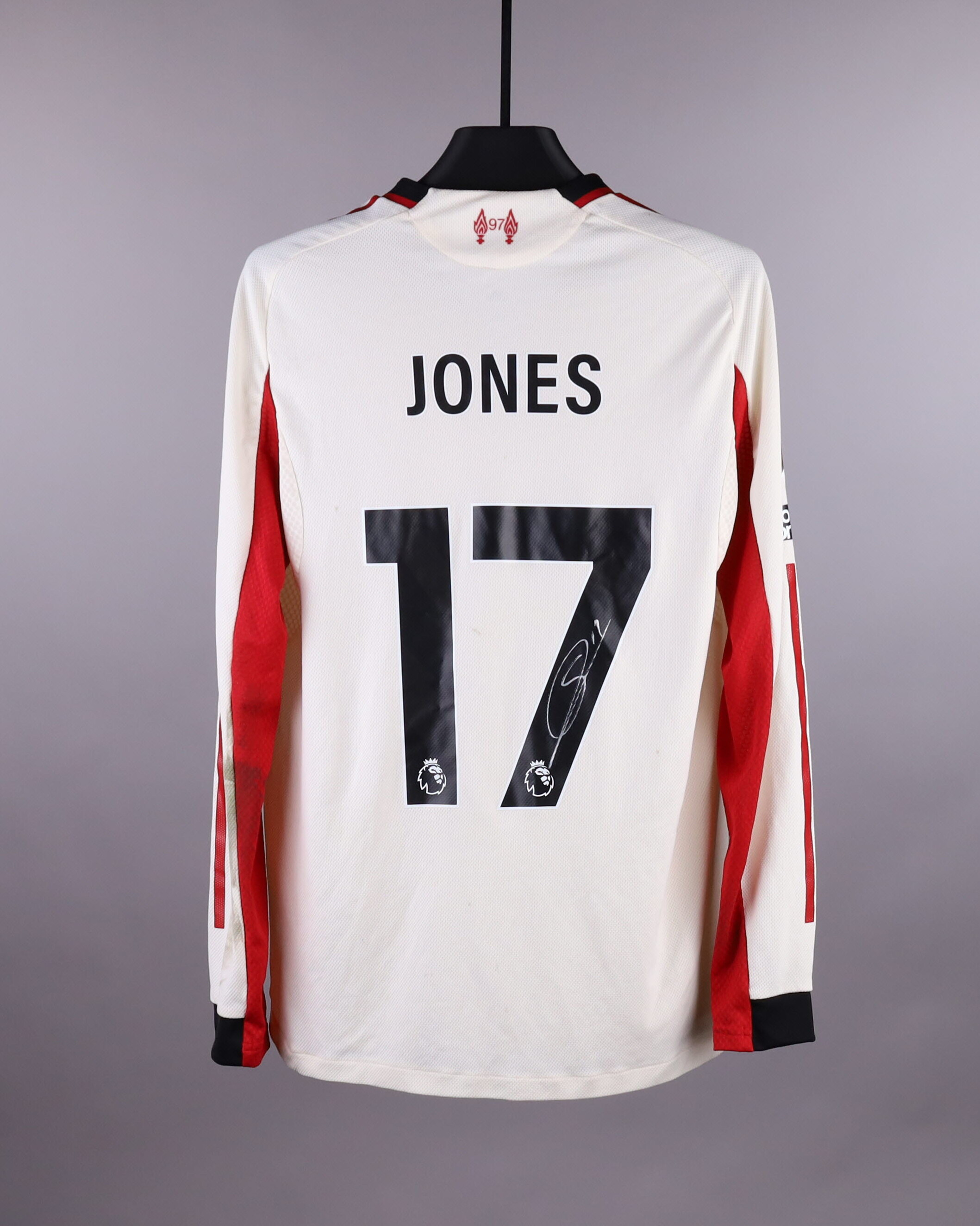 Liverpool 팀의 Curtis Jones 셔츠