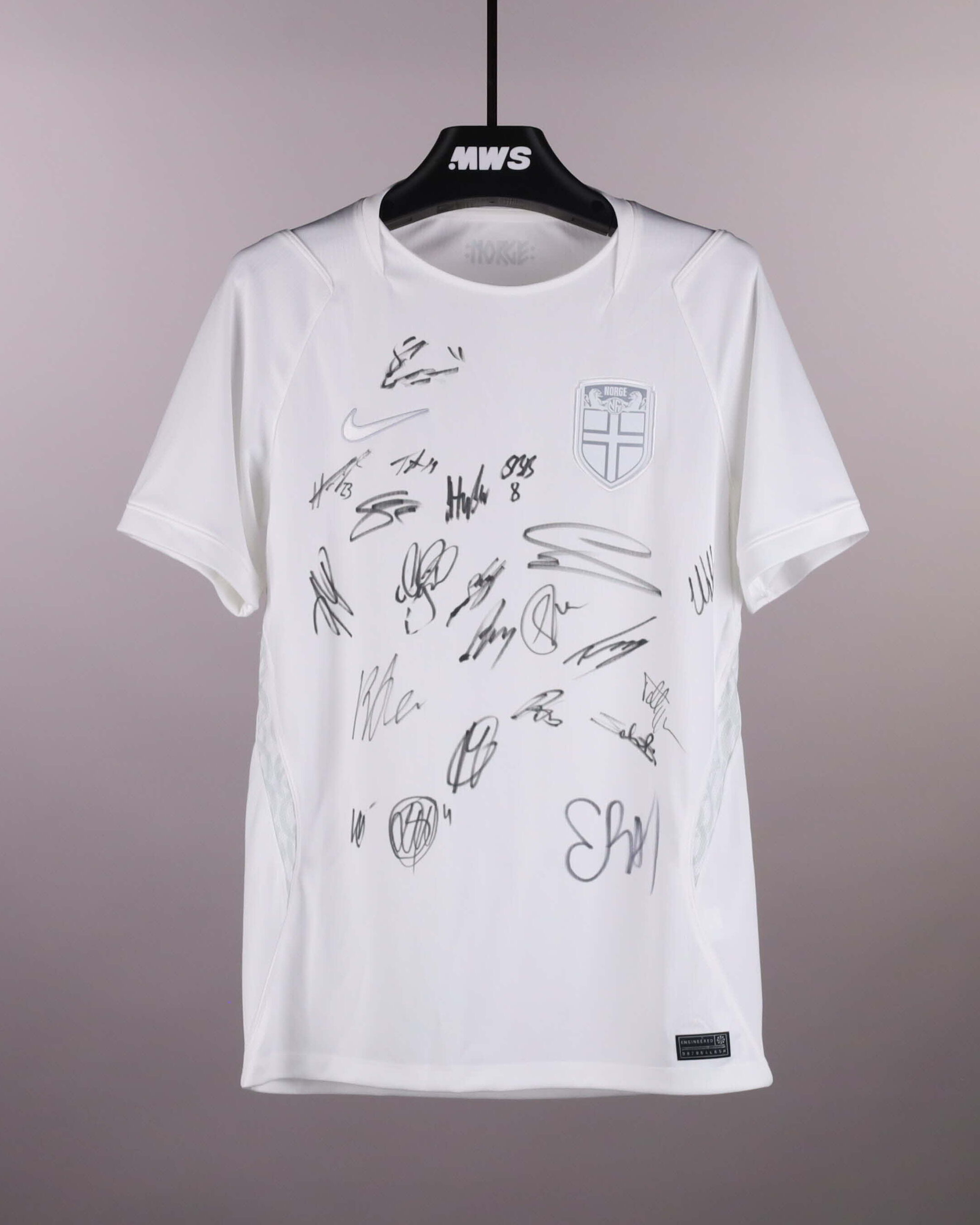 Shirt van Squad Signed Shirt  Noorwegen
